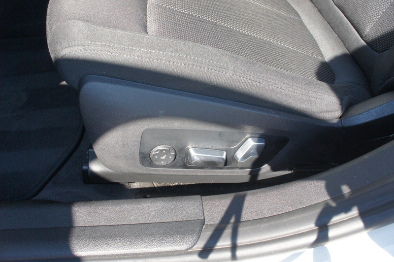 BMW 320 i Touring *ACC*HUD*PANO*LED*KAM*FACELIFT* — photo 13