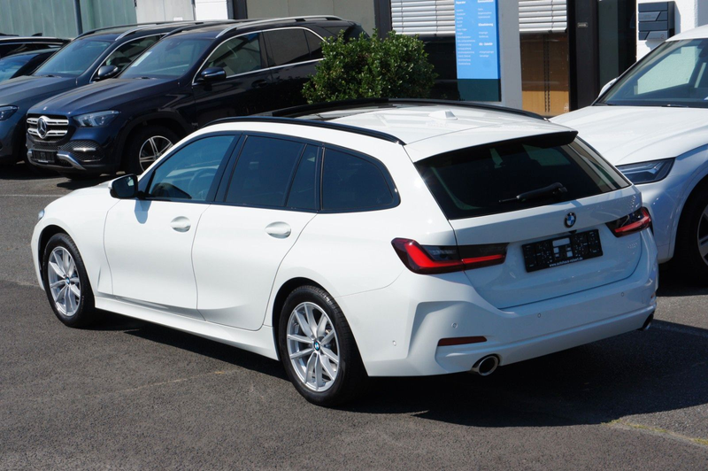 BMW 320 i Touring *ACC*HUD*PANO*LED*KAM*FACELIFT* — photo 4
