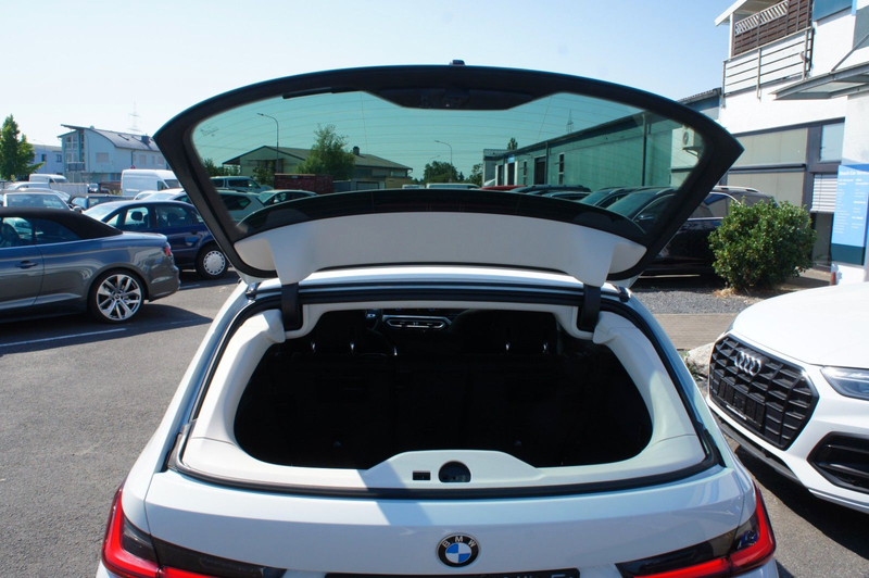 BMW 320 i Touring *ACC*HUD*PANO*LED*KAM*FACELIFT* — photo 7