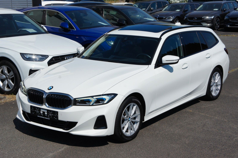 BMW 320 i Touring *ACC*HUD*PANO*LED*KAM*FACELIFT*
