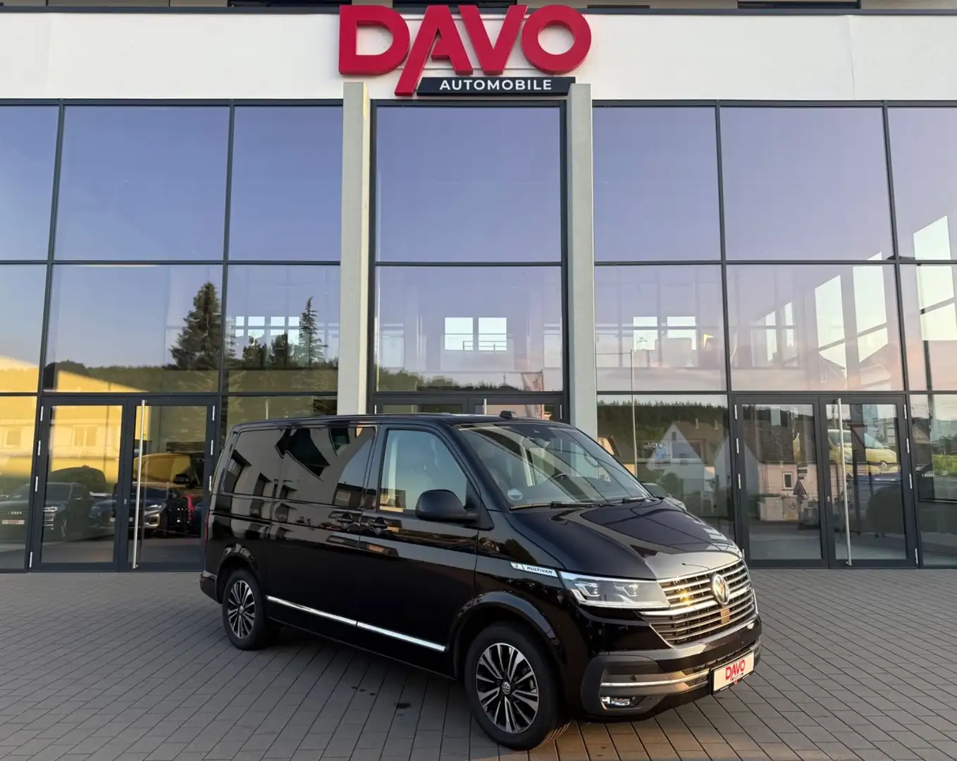 Volkswagen T6 Multivan T6 .1 Multivan 2.0 TDI Generation Six DSG 7-Sitz Zwart - 1