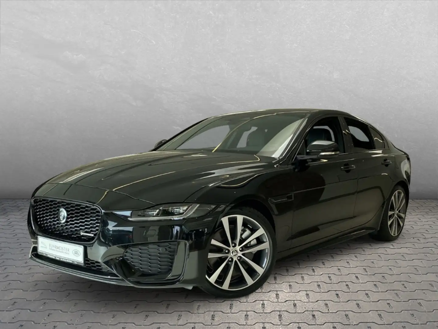 Jaguar XE P250 R-Dynamic HSE PDC vo und hi. WSS beheizt Schwarz - 1