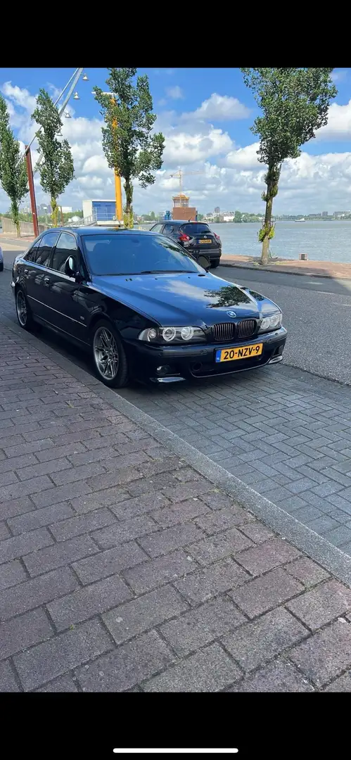 BMW M5 crna - 2