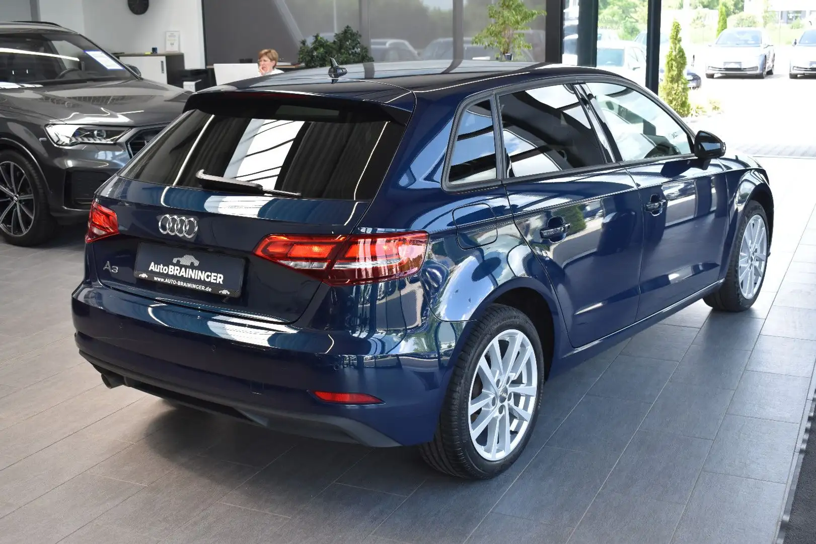 Audi A3 Sportback 30TDI NaviPlus~VirtualC~ACC~RFKam. Bleu - 2