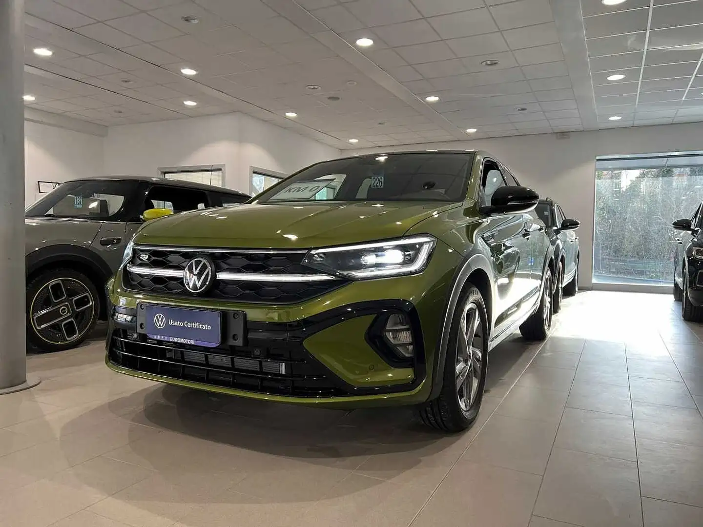 Volkswagen Taigo 1.0 TSI 110 CV R-Line Verde - 1