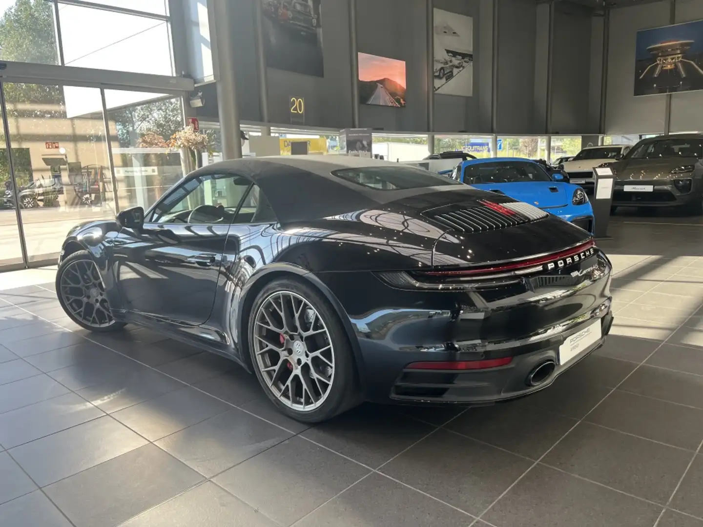 Porsche 992 Carrera 4S Cabriolet PDK Noir - 2