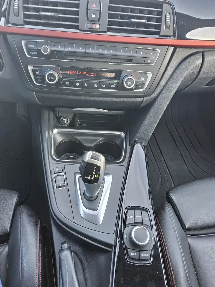BMW 3 Series снимка BMW 3 Series