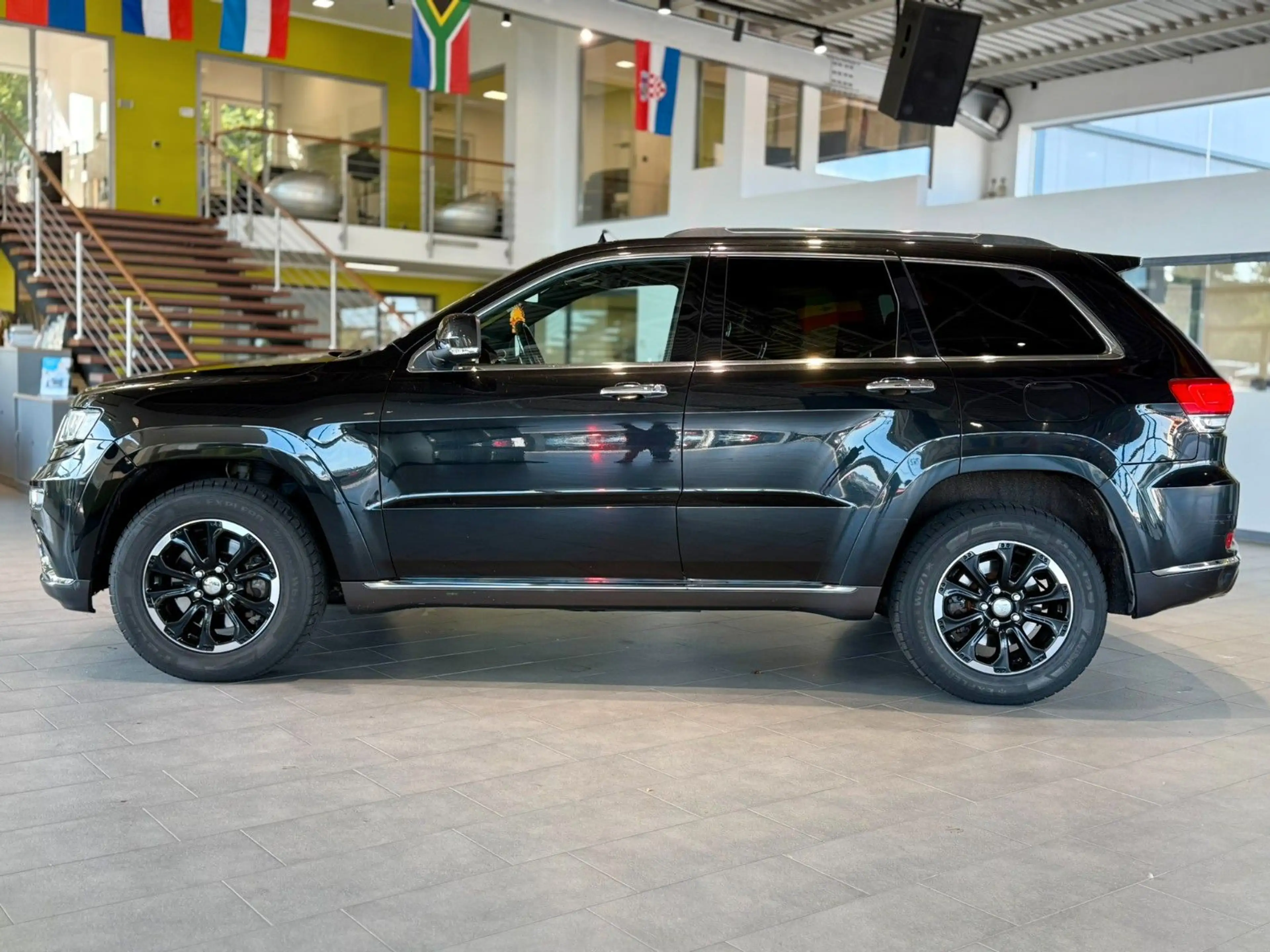 Jeep Grand Cherokee 3.0 CRD Summit*AHK*ACC*Sitzbel.* — photo 2