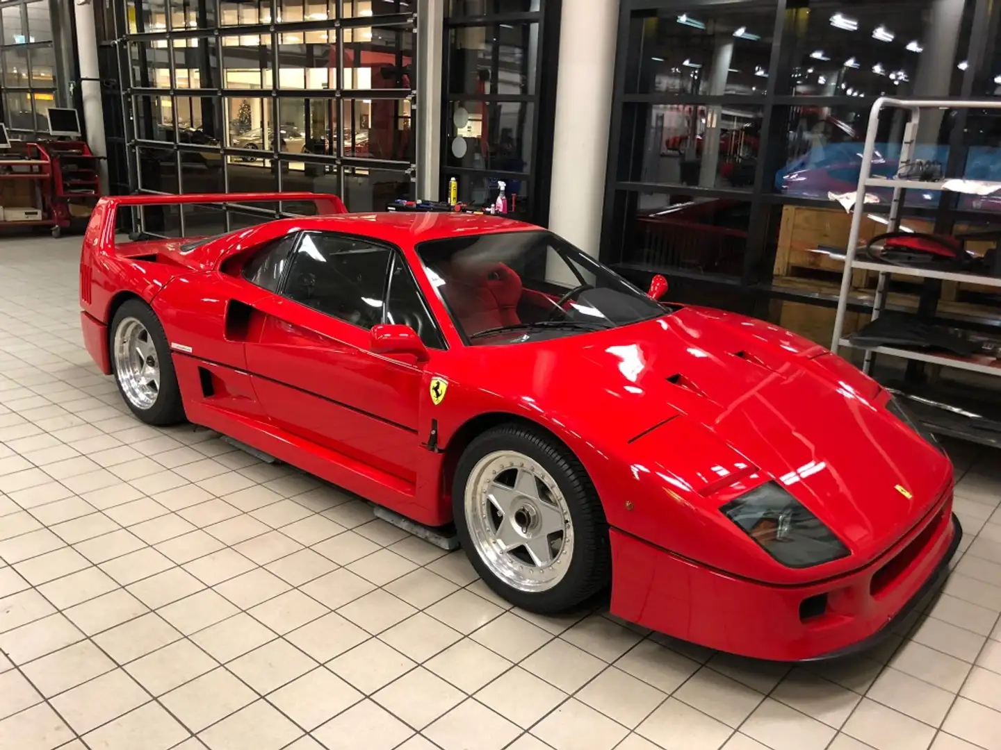 Ferrari F40 Rot - 1