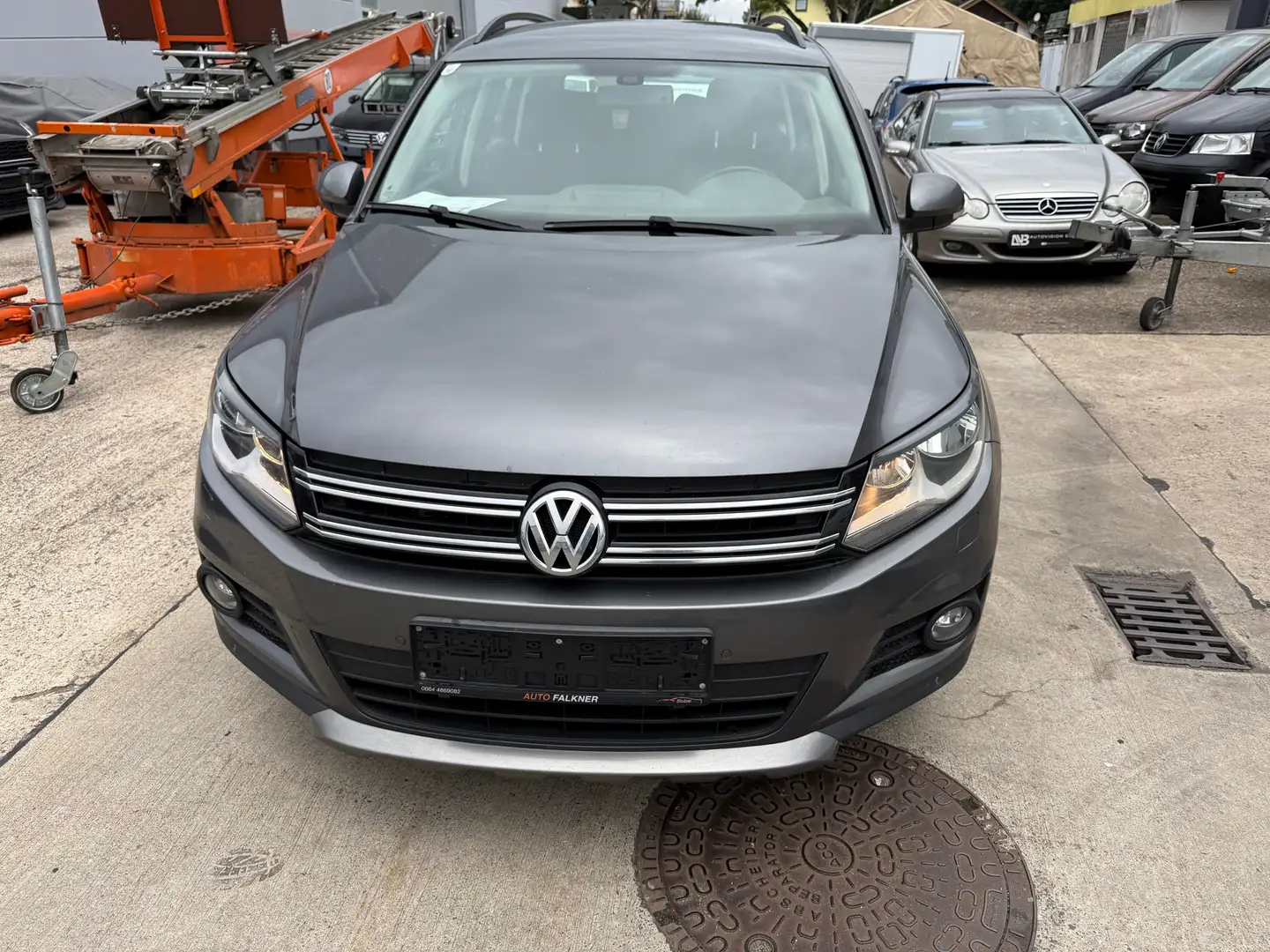 Volkswagen Tiguan Grau - 2