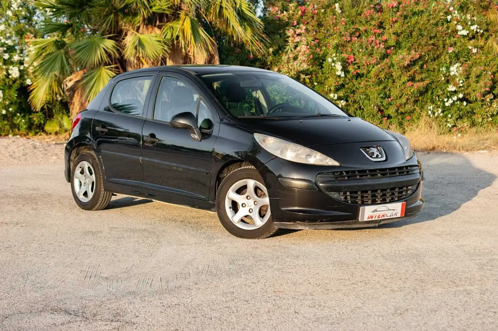 Peugeot 207 1.4i Urban 75 Negro - 1