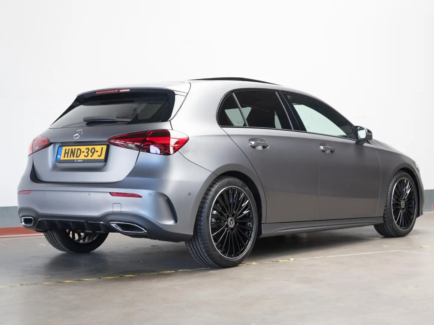 Mercedes-Benz A 180 Hatchback Business Solution AMG Grijs - 2