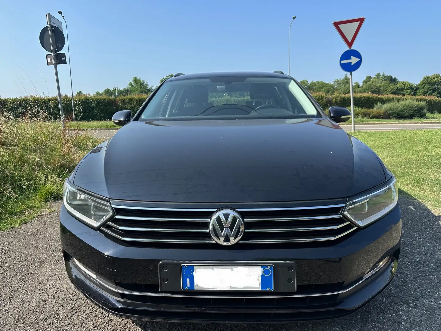 Volkswagen Passat Variant 2.0 tdi Comfortline 150cv dsg EURO 6B Nero - 1