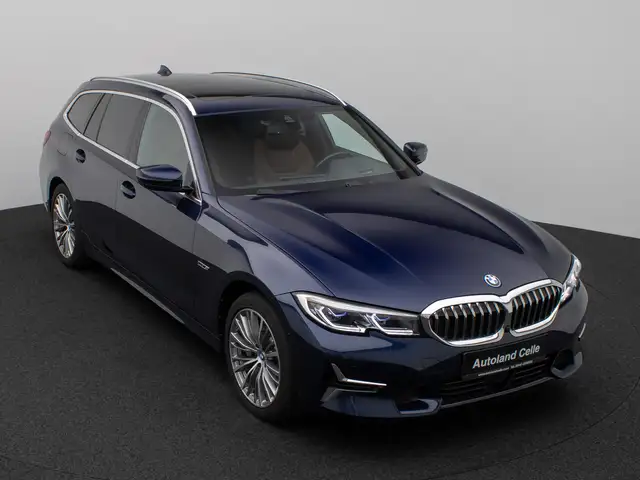 BMW 3 Series view 3