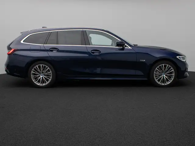BMW 3 Series view 5