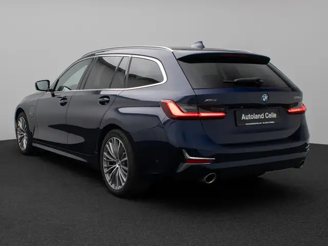 BMW 3 Series view 9