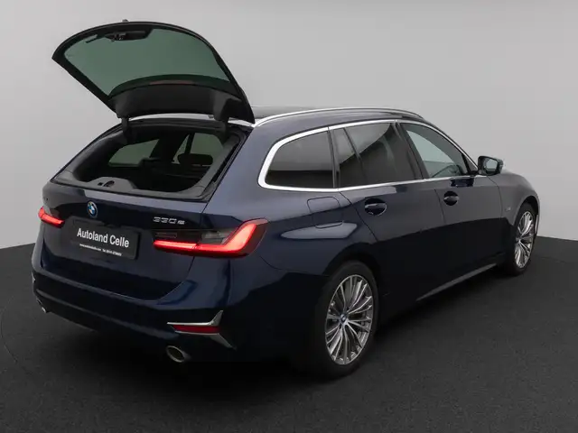 BMW 3 Series view 14