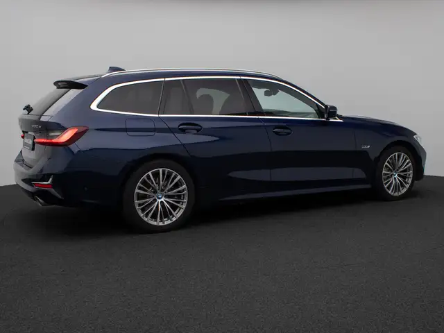 BMW 3 Series view 6