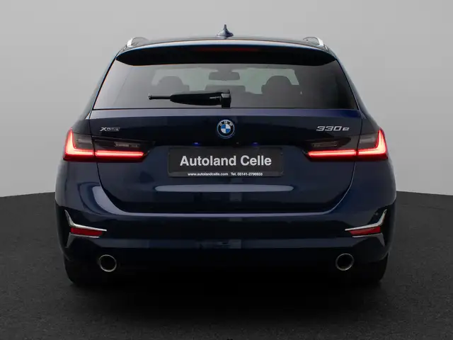 BMW 3 Series view 8