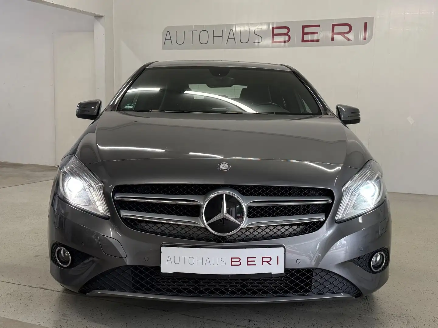 Mercedes-Benz A 200 CDI BlueEfficiency*URBAN*Navi Grijs - 2