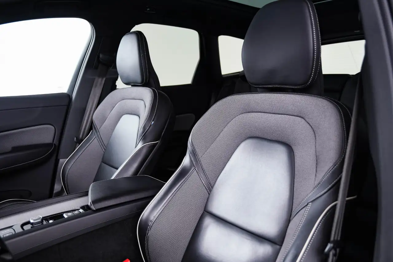 Volvo XC60 2.0 Recharge T6 AWD R-Design Trekhaak Panoramada, миниатюра 18