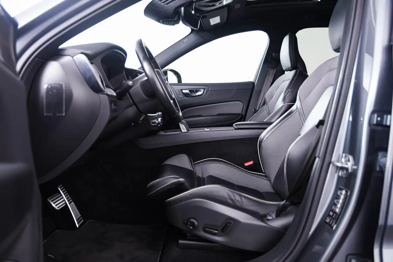 Volvo XC60 2.0 Recharge T6 AWD R-Design Trekhaak Panoramada, миниатюра 4
