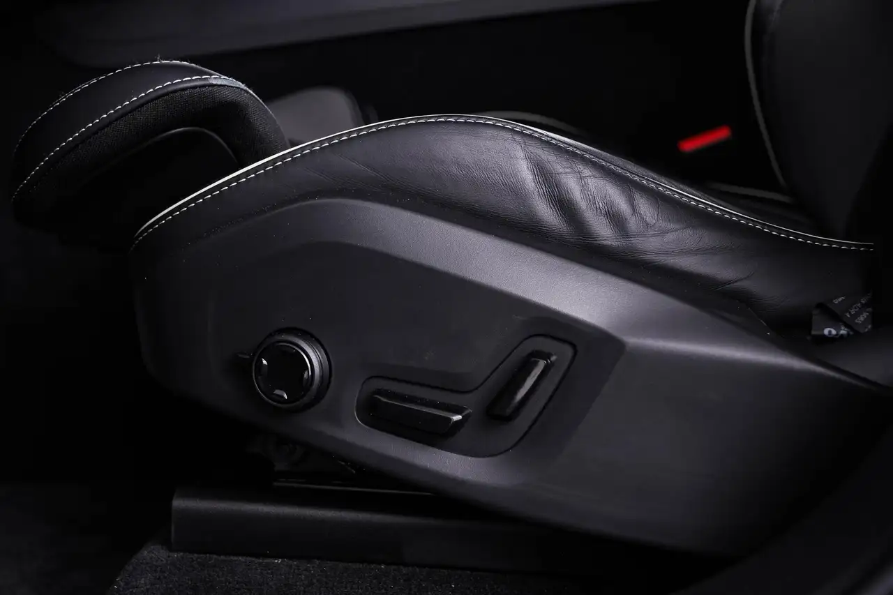 Volvo XC60 2.0 Recharge T6 AWD R-Design Trekhaak Panoramada, миниатюра 19