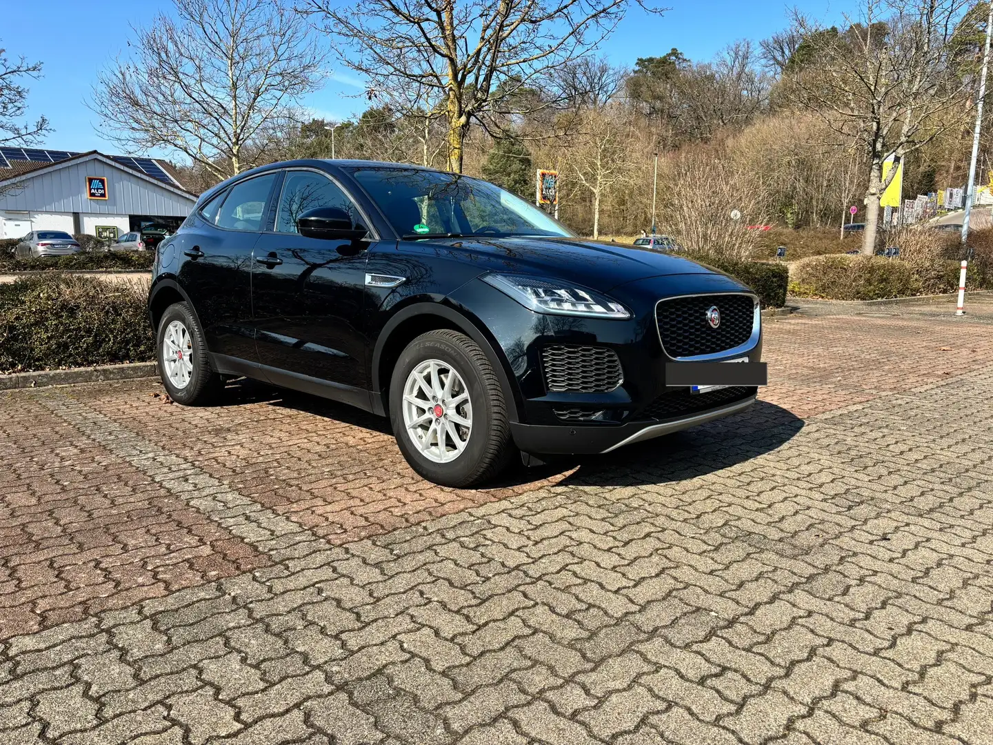 Jaguar E-Pace Basis AWD Schwarz - 1