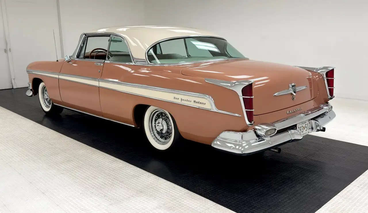 Chrysler New Yorker Deluxe Hardtop, foto 3