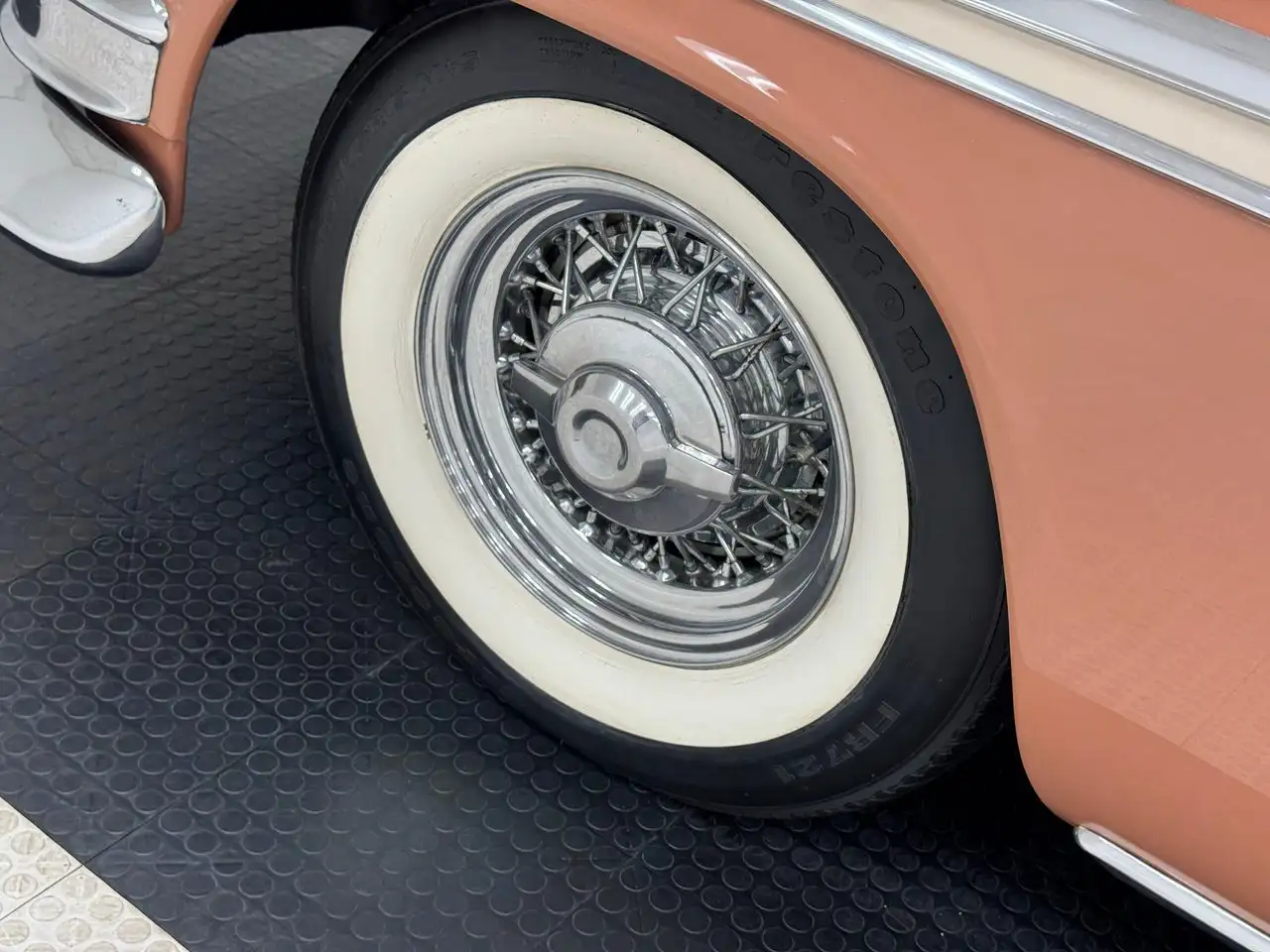 Chrysler New Yorker Deluxe Hardtop, foto 12