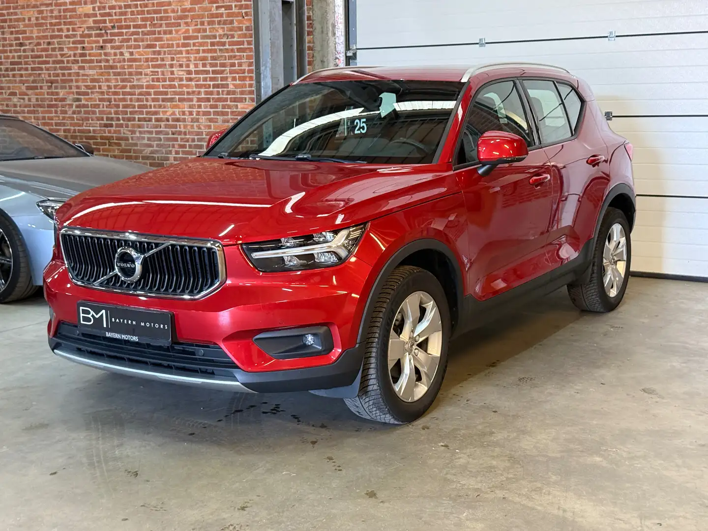 Volvo XC40 XC40 T2 Automaat Camera LED CarPlay Benzine Navi Rood - 1