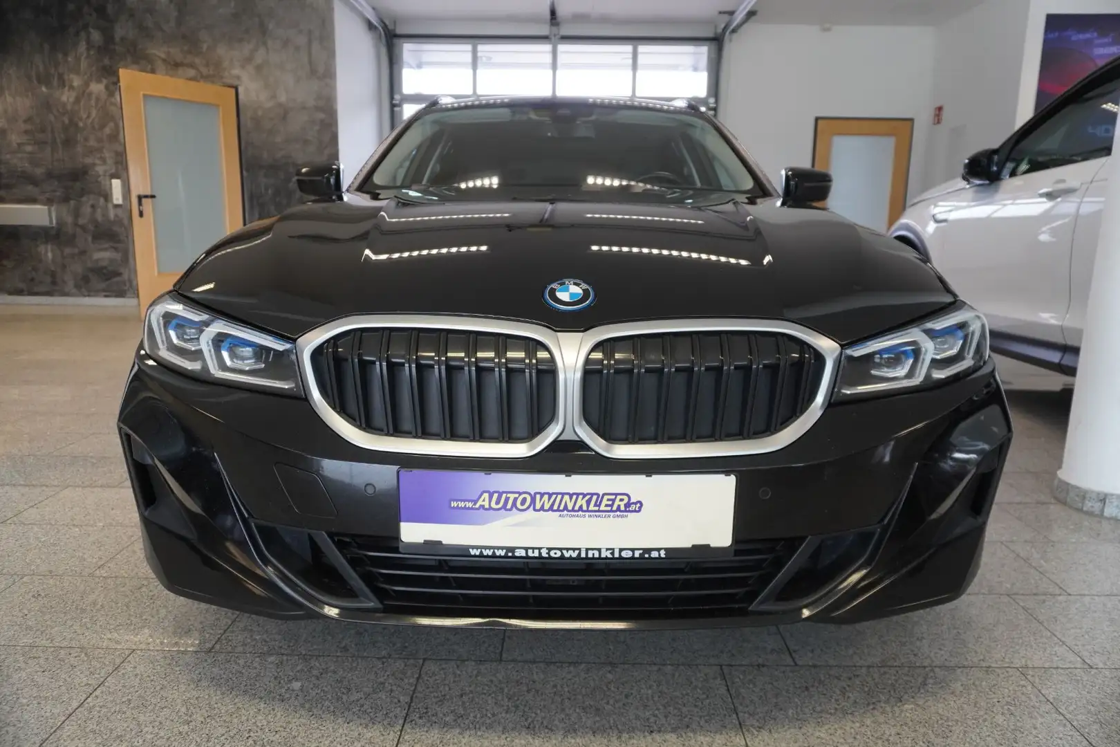 BMW 320 e PHEV xDrive Touring Aut. MY23/Sportsitze/LED Schwarz - 2