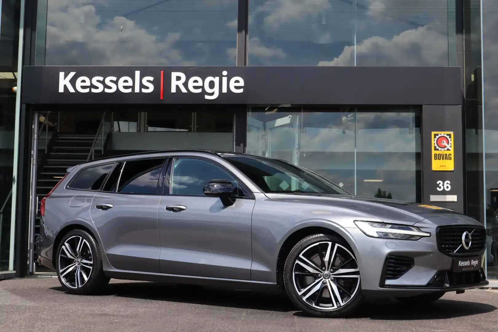 Volvo V60 2.0 T8 Recharge AWD R-Design Pano Led Navi HuD Cam Grey - 2