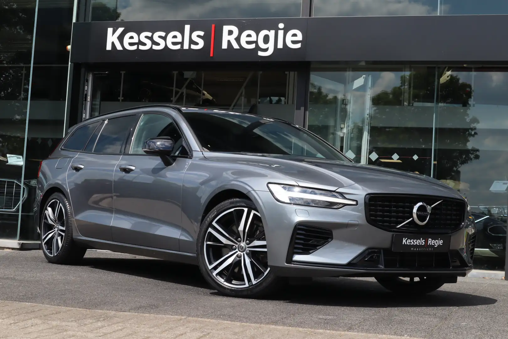 Volvo V60 2.0 T8 Recharge AWD R-Design Pano Led Navi HuD Cam Grey - 1