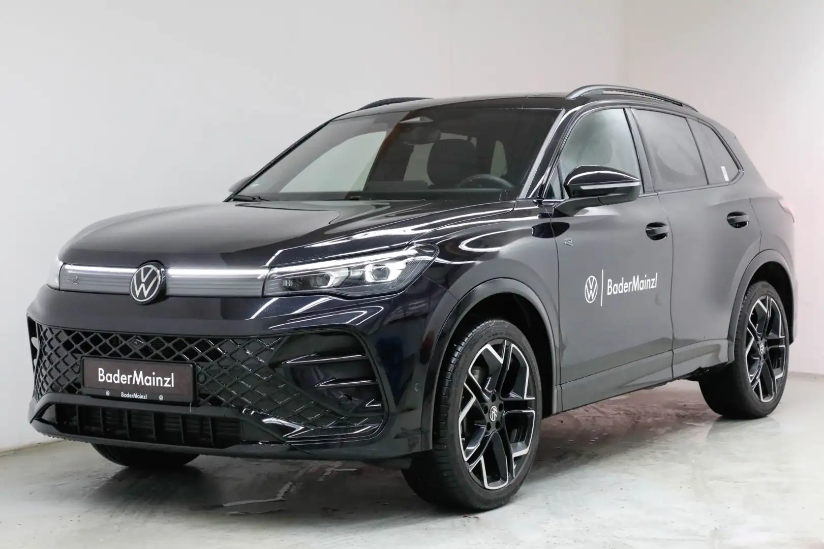 Volkswagen Tiguan 2.0 TDI 4M DSG R-Line AHK Stdhz Pano HUD Schwarz - 2