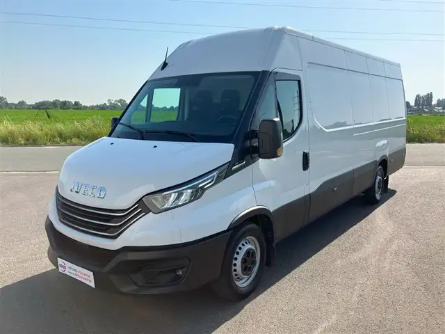 Iveco Daily 35-140 2.3 Turbo VGT Hi-Matic 3PL / CARPLAY / CAMERA