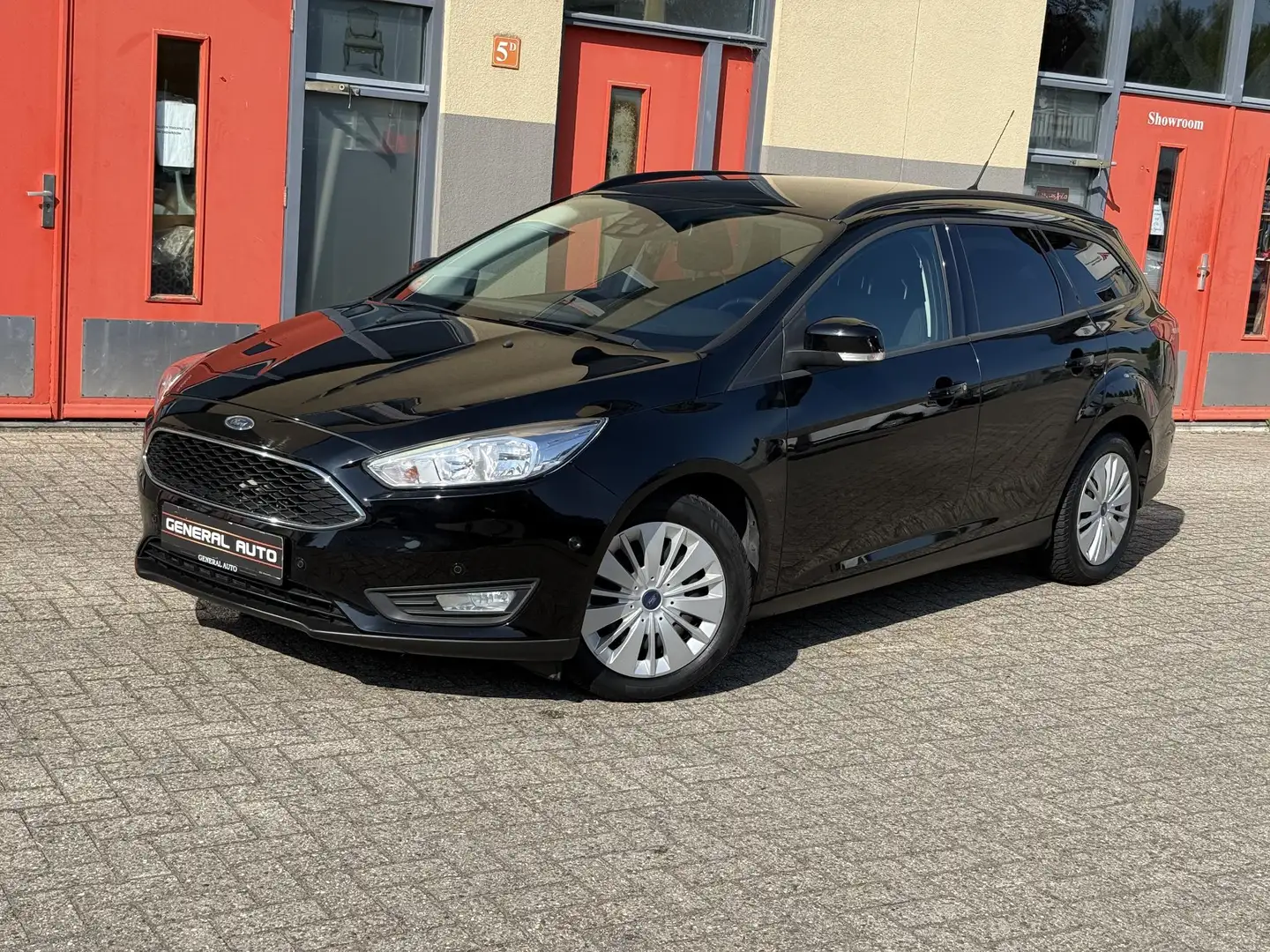 Ford Focus Wagon 1.0 EcoBoost Titanium, Navi, Trekhaak - 2