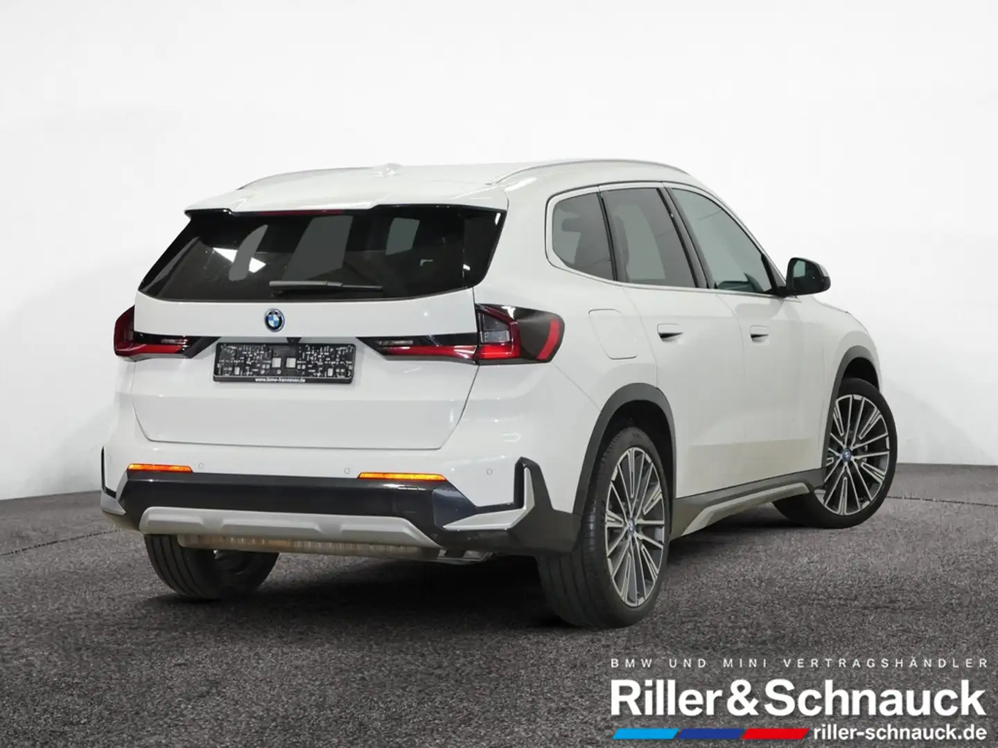 BMW X1 xDrive30e xLine 360°KAM+HUD+LED+NAVI+SHZG Weiß - 2