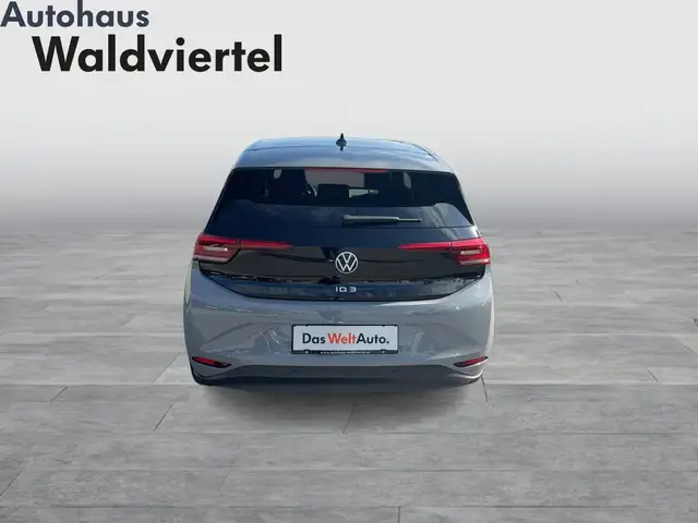 Volkswagen Id.3 view 5