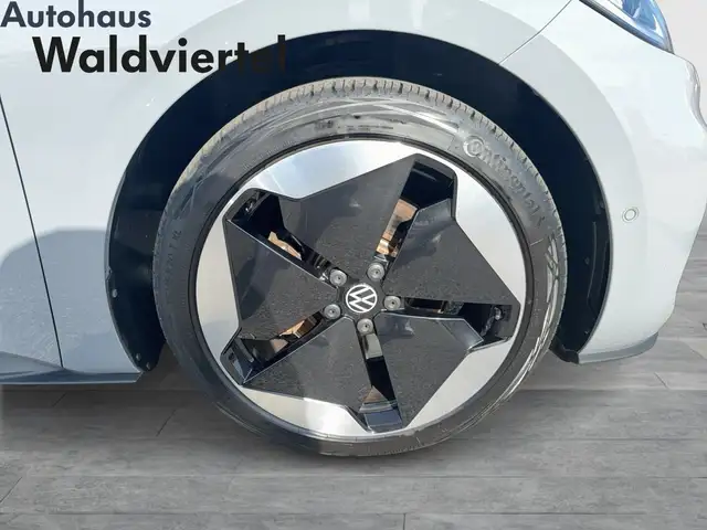 Volkswagen Id.3 view 7
