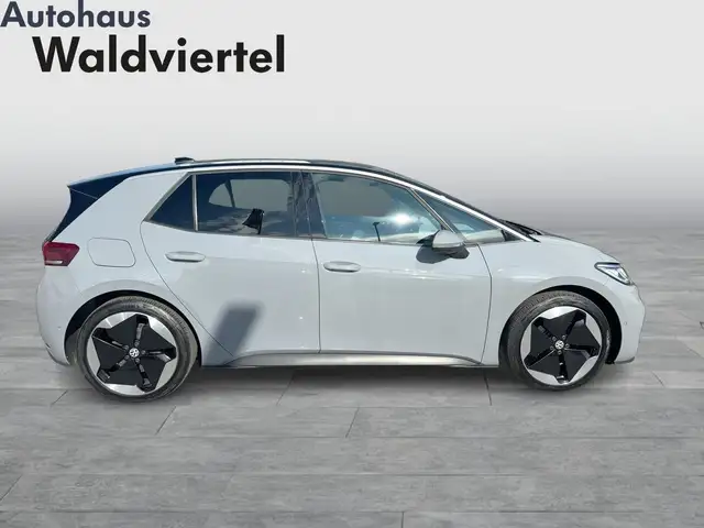 Volkswagen Id.3 view 6