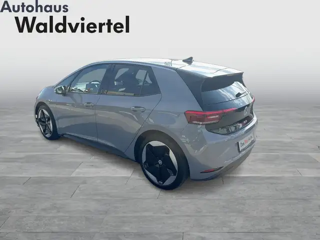 Volkswagen Id.3 view 4