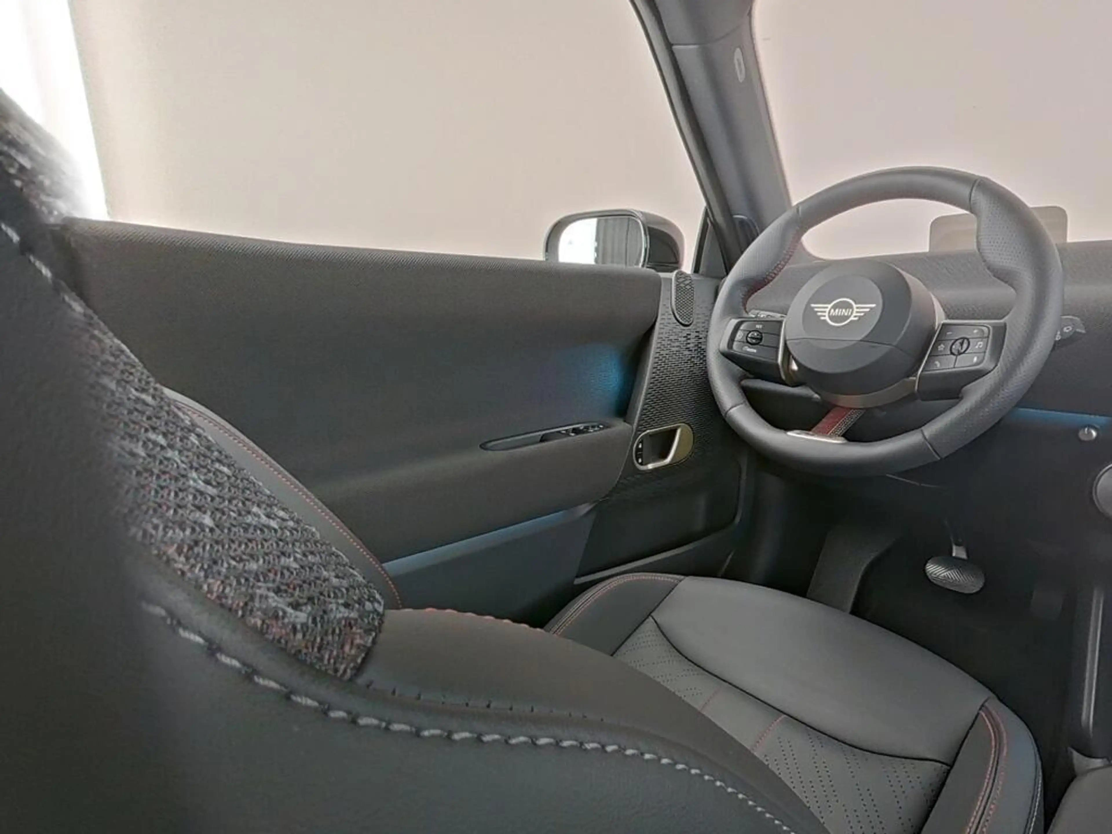 MINI John Cooper Works SE Cooper M 54.2 kWh — photo 4