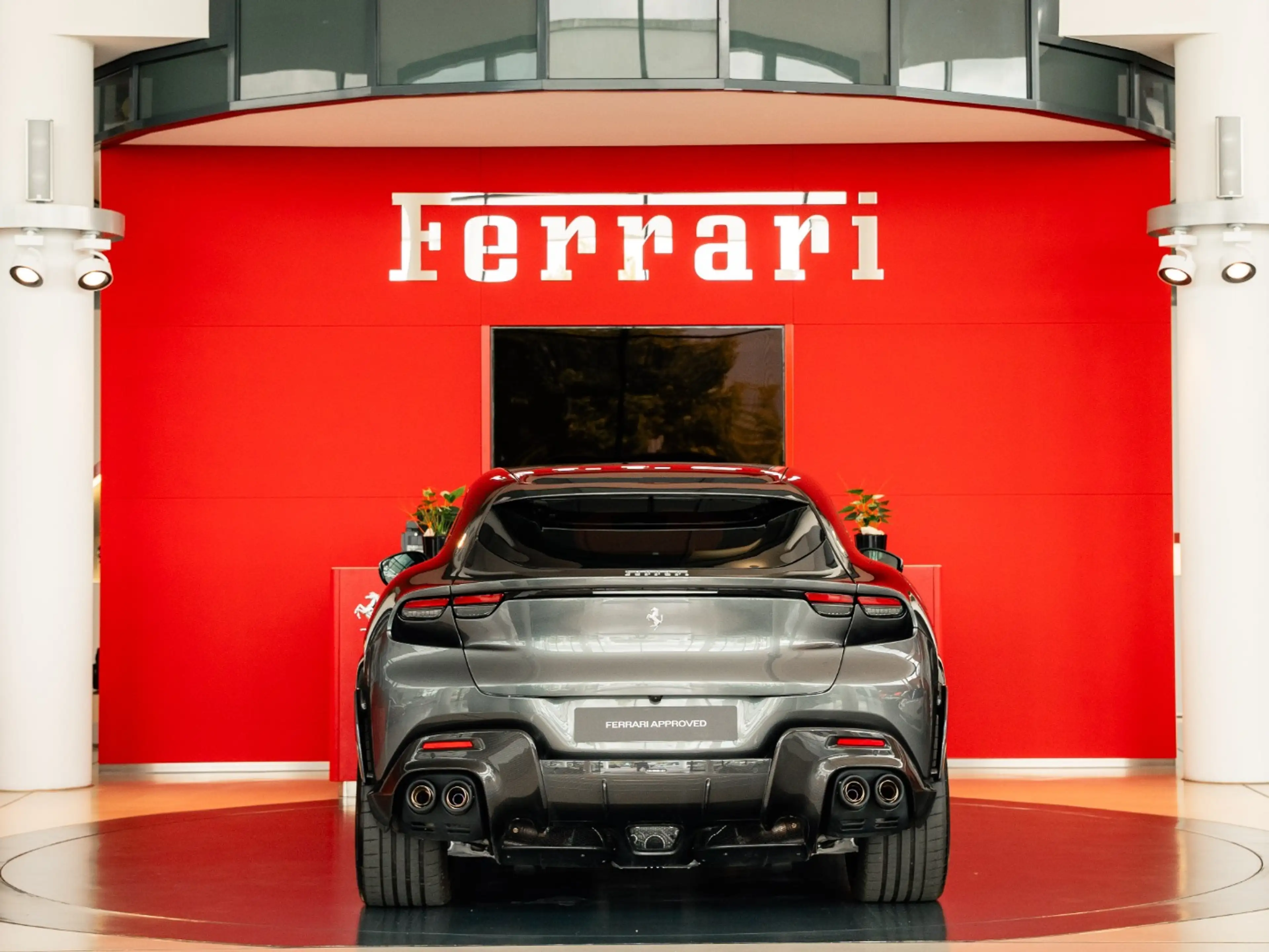 Ferrari Purosangue Lackierte Tricolore*Carbon*Burmester — photo 6