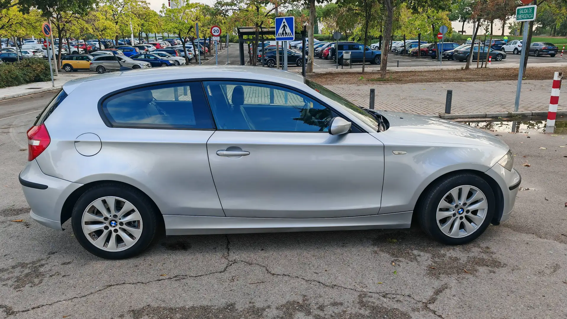 BMW 118 118d Plateado - 1
