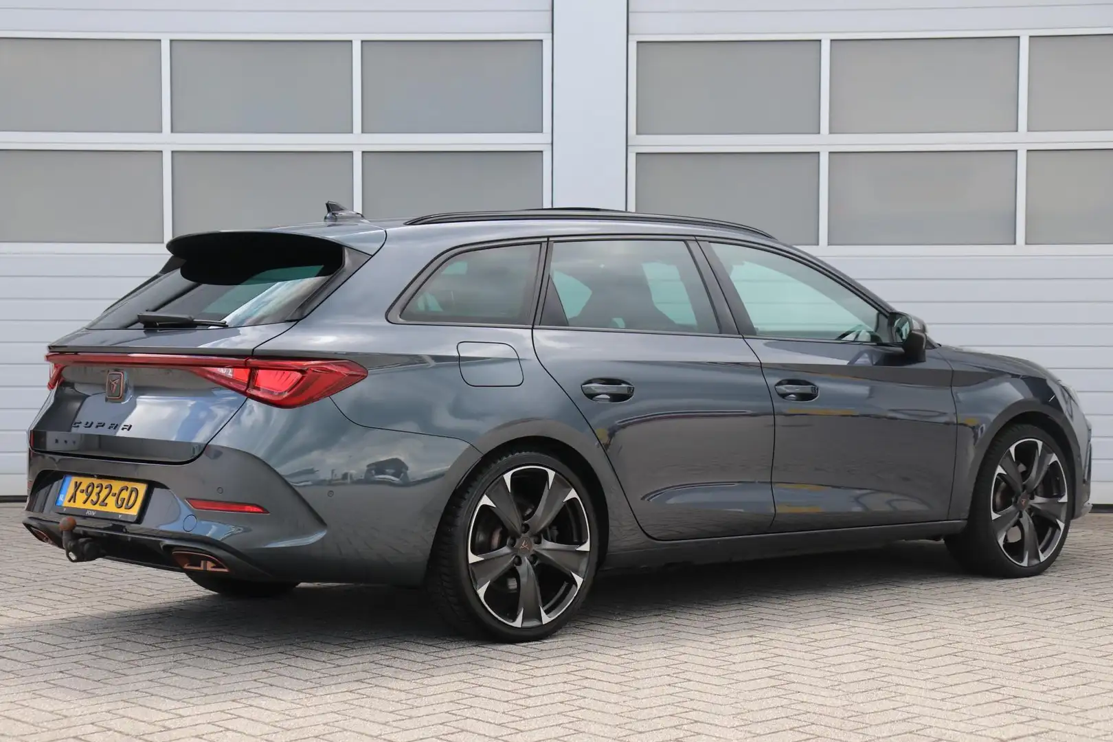 CUPRA Leon Sportstourer 1.4 e-Hybrid 245pk VZ Business | SoH Grijs - 2