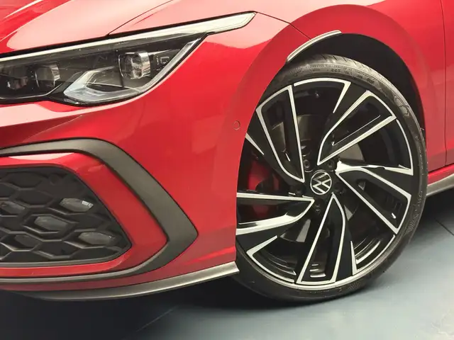 Volkswagen Golf view 2