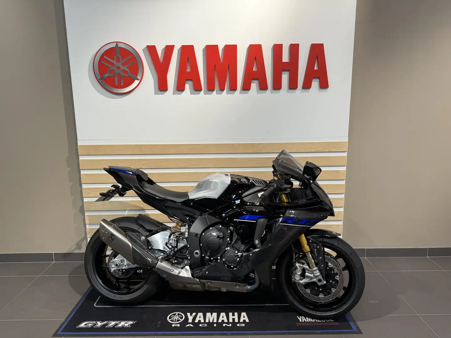 Yamaha YZF 1000 - 1