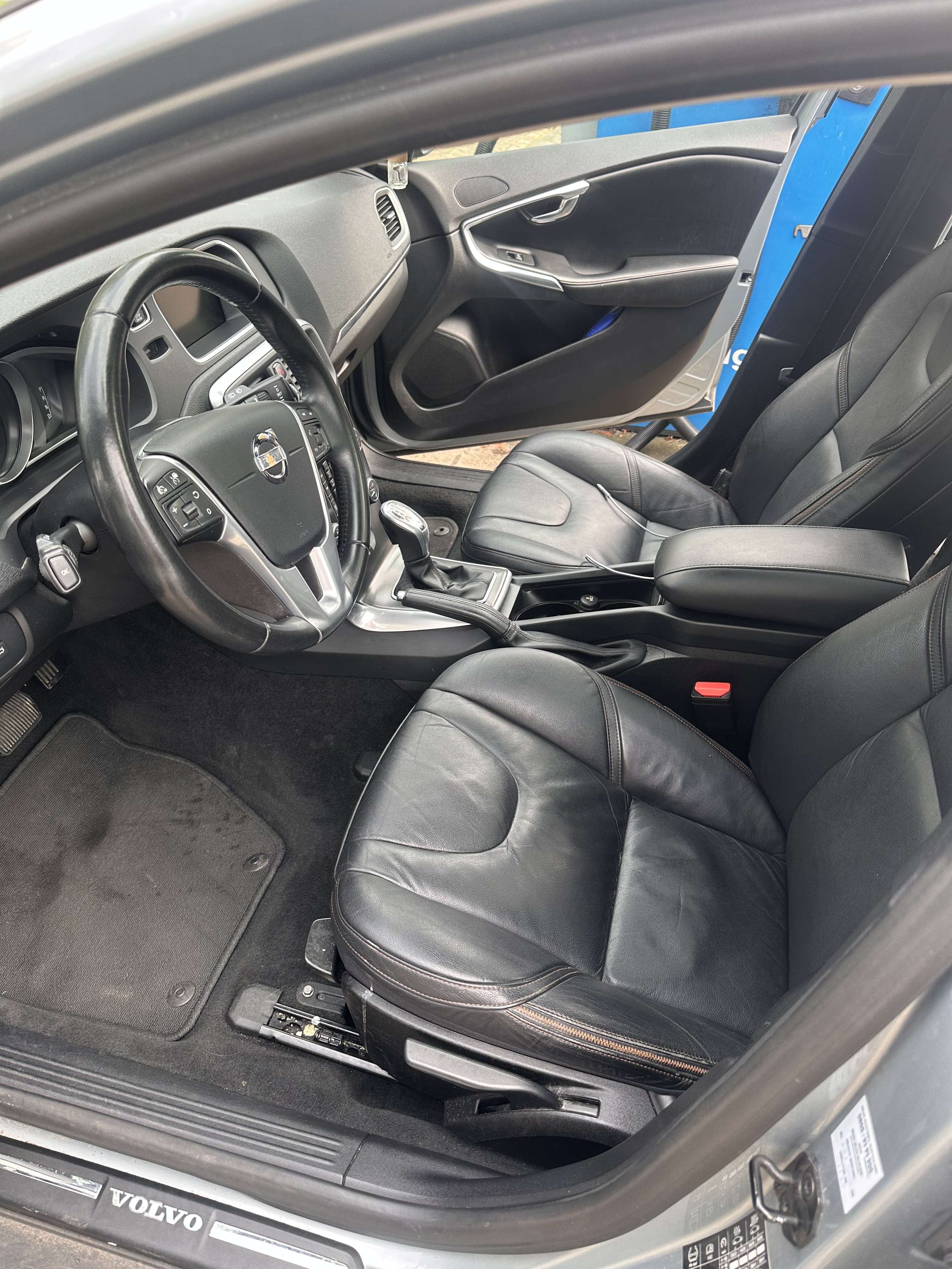 Second hand Volvo V40 Cross Country 2.0