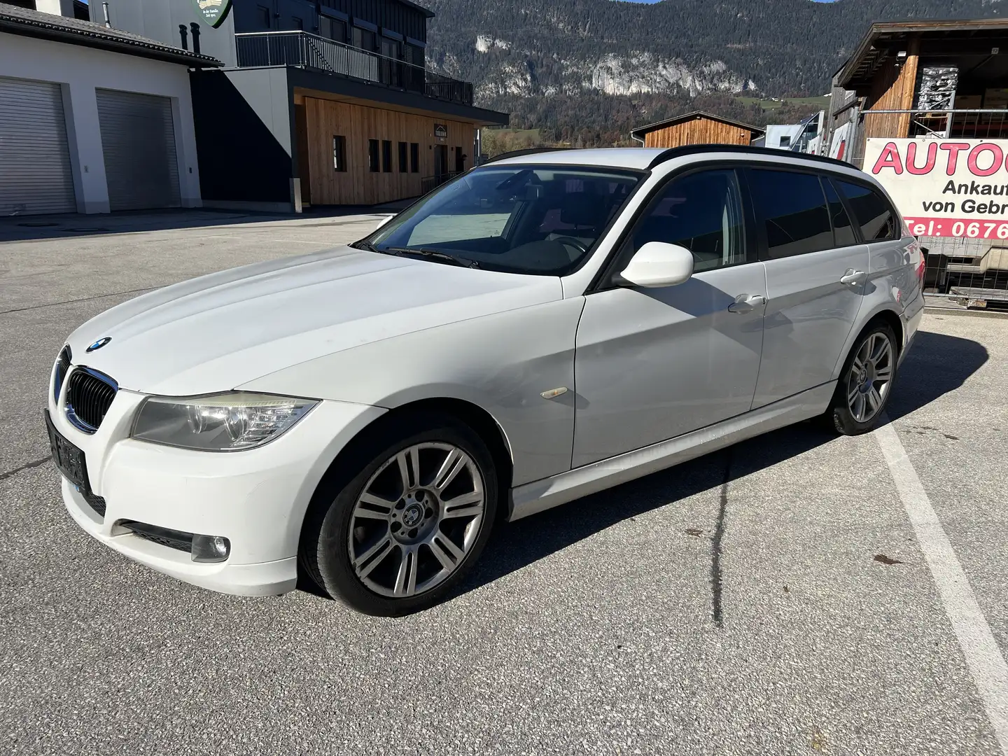 BMW 320 320d xDrive Touring Österreich-Paket - 1